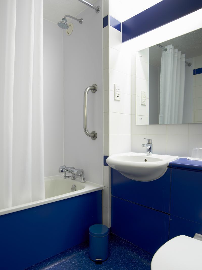 Travelodge London Raynes Park Dış mekan fotoğraf